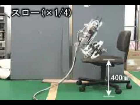 Robot jumping, landing / ロボットが跳躍、着地する様子