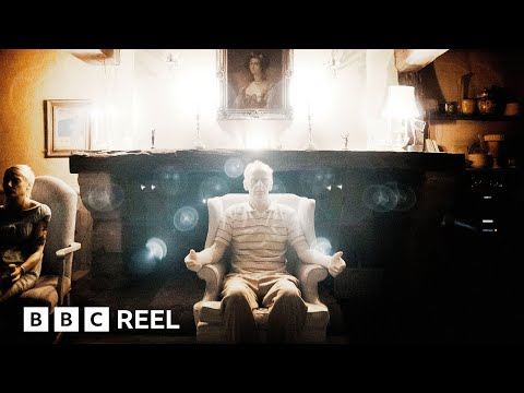 Inside the world of 'spirit photography' – BBC REEL