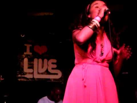 Laura White song, /Ain't Playin' のサムネイル