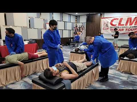 Master Chris Leong adjustment for frozen Shoulder in JOHOR 2022-06-12