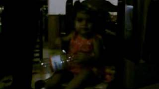 Rascando una botella