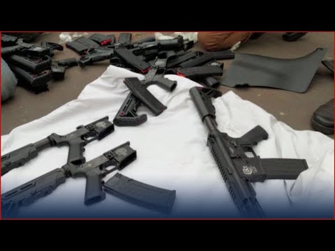 Polícia apreende arsenal de armas em rodovia no Paraná