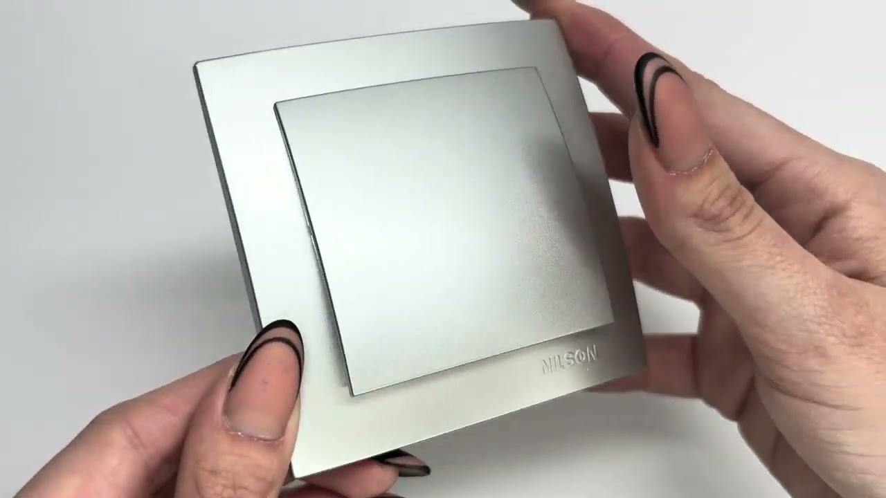 Вимикач одноклавішний NILSON Touran срібло 24131001