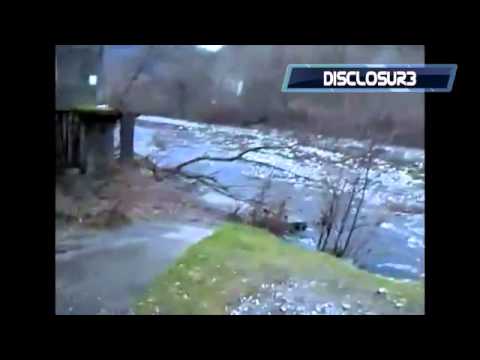 CHECK THIS OUT! Fighter Jets Escort Flying Saucer - iPhone-HD.C.La