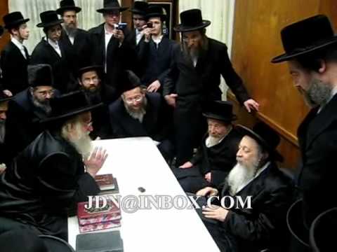 Rebbe's of Munkatch, Rachamastrivka & Skver bp @ nichum aveilim in zvehill