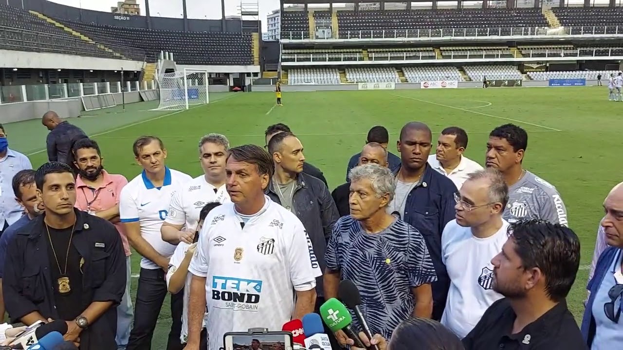 Bolsonaro fala com a imprensa na Vila Belmiro - Video 1