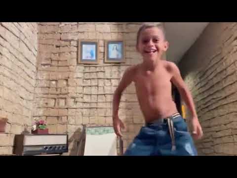 Eric Land e Lucas Boquinha - Desce Deslizando (Clipe Oficial)