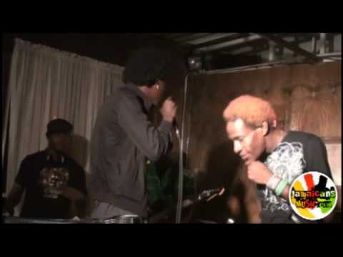 Chi Ching Ching @ Italee, Quizz & Friends