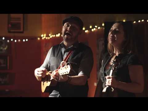 Tom and Kalissa (Locarno, Paperboys, Son De Maple) - La Manta (Son Jarocho)