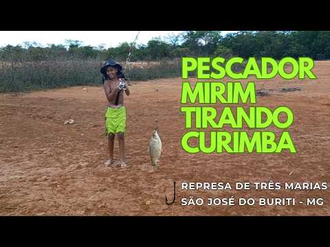 VEJAM O PESCADOR MIRIM TIRANDO UMA CURIMBA - REPRESA DE TRÊS MARIAS/MG.