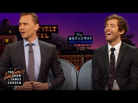 托馬斯-米德利奇是如何劫持湯姆-希德勒斯頓的群發文字的？ (How Thomas Middleditch Hijacked Tom Hiddleston's Group Text)