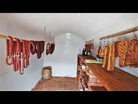 Śnieżna piwnica. Nazwana ta od śniegu, który służy do jej chłodzenia. #Żywottradycyjny