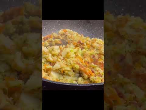 Frying bubble and squeak getting a nice crispy crust ASMR Cooking