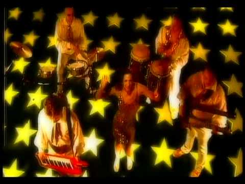 IVANA BANFIC I ZLATNI KAOS   Pjevam danju pjevam nocu (Official Music Video)