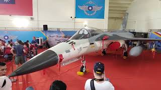 [問卦] 空軍嘉年華展示這麼多新戰機跟無人機穩了