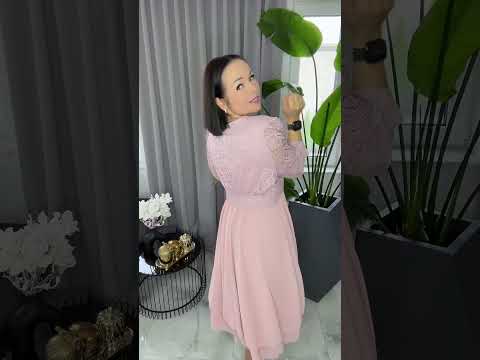Sukienka różowa elegancka z koronką – miniatura 2 z 6