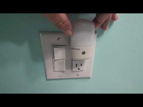 Cheap and simple nightlight? Maxxima LED Nightlight is here to the rescue