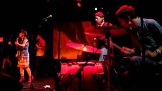 Deerhoof- new song "I Did Crimes For You" LIVE at le poisson rouge