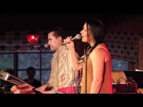 Anneli Mattila - Sataa ( Have you ever seen the rain) Live @ Kukonhiekka 7.7.2012