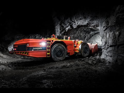 Toro® LH518iB loader with AutoMine®