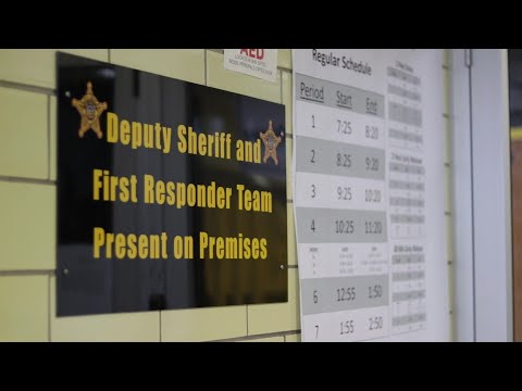 Pour parer aux fusillades, cette école de l'Ohio a armé ses profs | AFP News