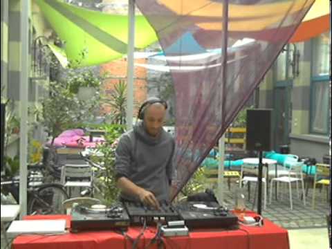 Surrounded by Nature: Bios - RTS.FM.170712