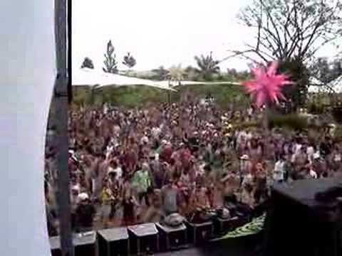 Alien Trip - Wrecked Machines vs Pixel - SET