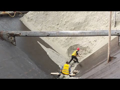 Barge unloading 4300 tons of sand - Relaxing unloading video, great sound