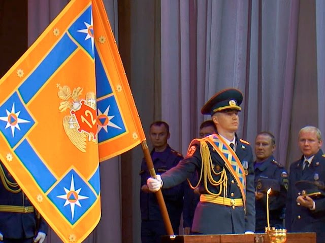 Пожарным передали знамя