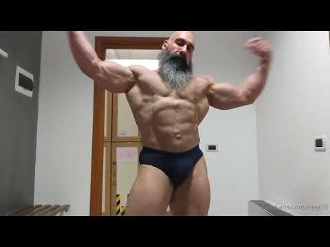 Bearded Italian Bodybuilder Muscle Flexing #3