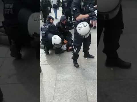 Lisa Licentia wird festgenommen