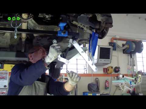 Attrezzo per lo smontaggio di bracci oscillanti e ammortizzatori cod. 4700030710