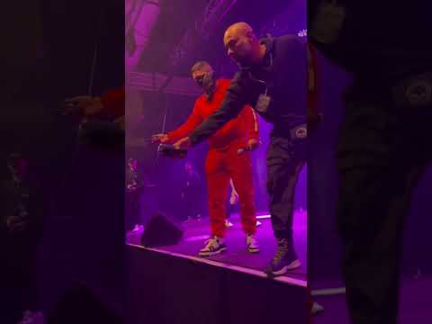 AK Ausserkontrolle Handys fliegen auf Bühne in Köln NassahTV