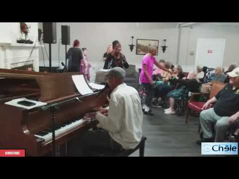 Will & Michele Young sing "Aint she Sweet" Roaring 20s classic by Gene Austin Live in St Pete Fla!