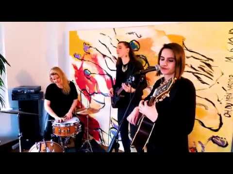 Acoustic Session with Kati, Sissip and Lizzy