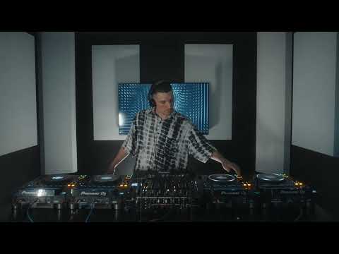 @lajuanitastudio pres. Adrian Hour - 14/11/2025