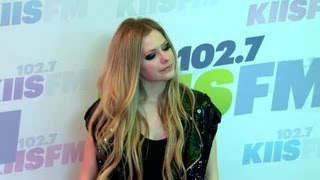 Was Avril Lavigne Sporting a Baby Bump in London? - Splash News | Splash News TV | Splash News TV