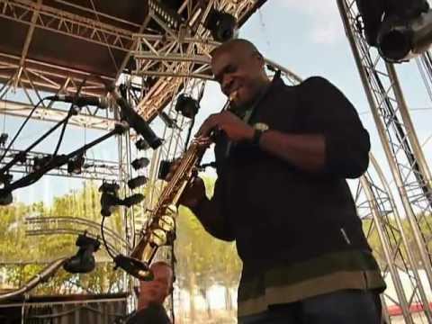 Antonio Domingos Gomes Fernandes (Totinho) sax solo on Cesaria Evora's "Velocidade"