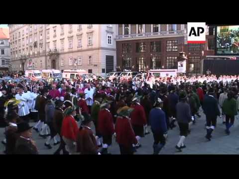 Coffin of Otto von Habsburg brought to Imperial Crypt