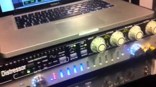 Empirical labs distressor on snare drum