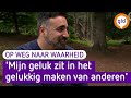 Klaas gaat al fietsend met Sinan Can op zoek naar de waarheid