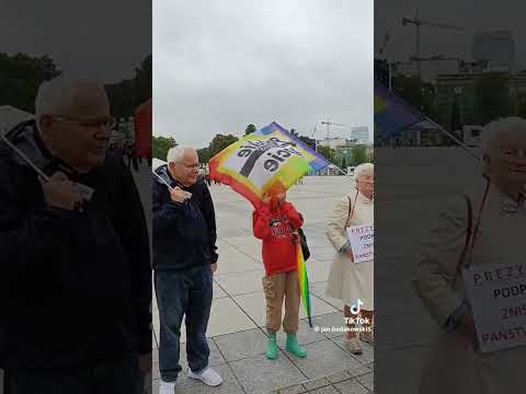 Coraz dziwniejsze te protesty opozycji... #polityka #lgbt #warszawa #postkomuna