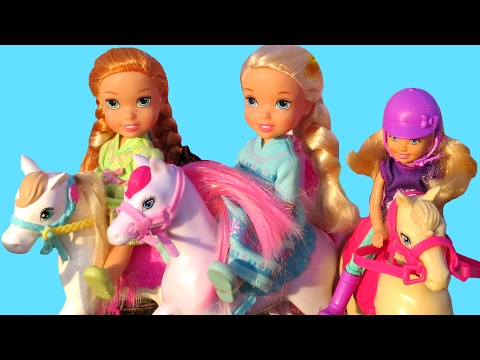 Horse Feeding & Washing ! Elsa & Anna toddlers - Muddy horse - Farm Play - Stable - Barn - Eat