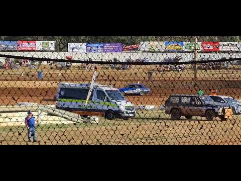 Junior Sedan New Stars Heat 2 Cranes Combine Carrick Speedway 25/1/2022