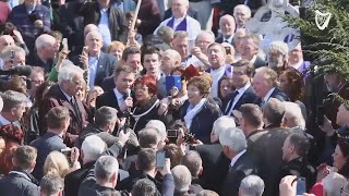 WATCH: Greats of Irish country music sing &#39;Four Roads to Glenamaddy&#39; in touching graveside tribut...