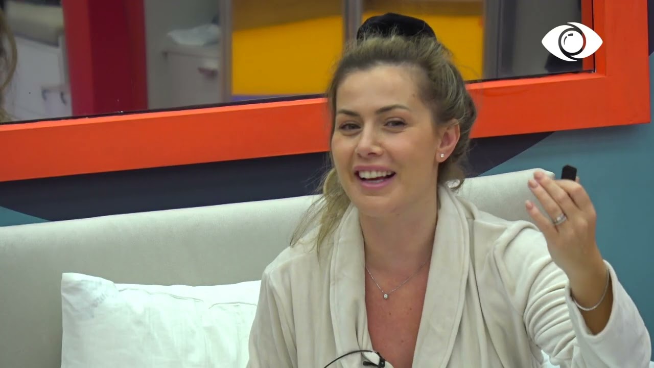 Opera dhe Aktrimi, banorët debatojnë duke bërë krahasime