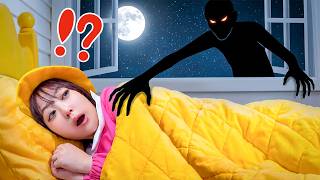 たすけて〜＞＜ひとりで寝ていたら…おばけ！？こわいよ〜ママと一緒に寝たい！幼稚園児だけでオバケ退治できるかなぁ？【寸劇】