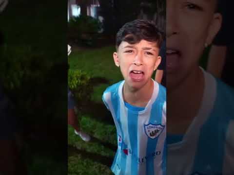 Aí eu cai eu cai de maduro eu escorreguei na casca da banana kkkkkkkkk #ricardinho #naodeixaflopar