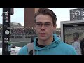 Studenten hutjemutje in lijn 10: 'In deze bus is het altijd druk'