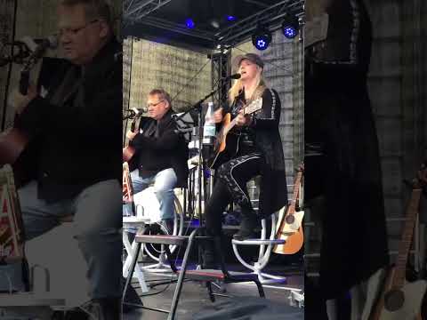 Teneja meets Frank mit „Losing my Religion“-Cover